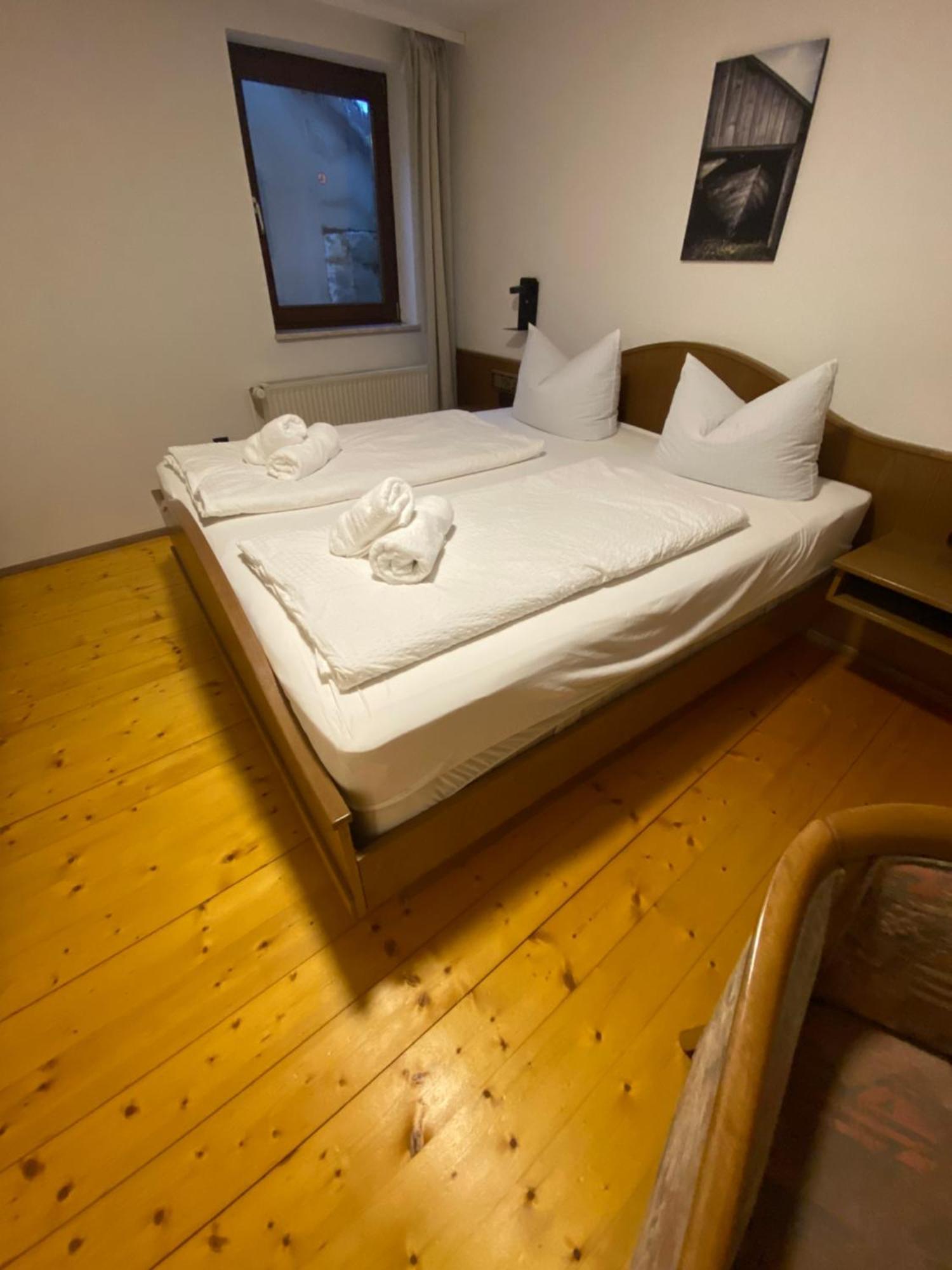 מרקטברייט Gasthof Zum Goldenen Schiff - Lehm, Stil & Altstadtflair מראה חיצוני תמונה