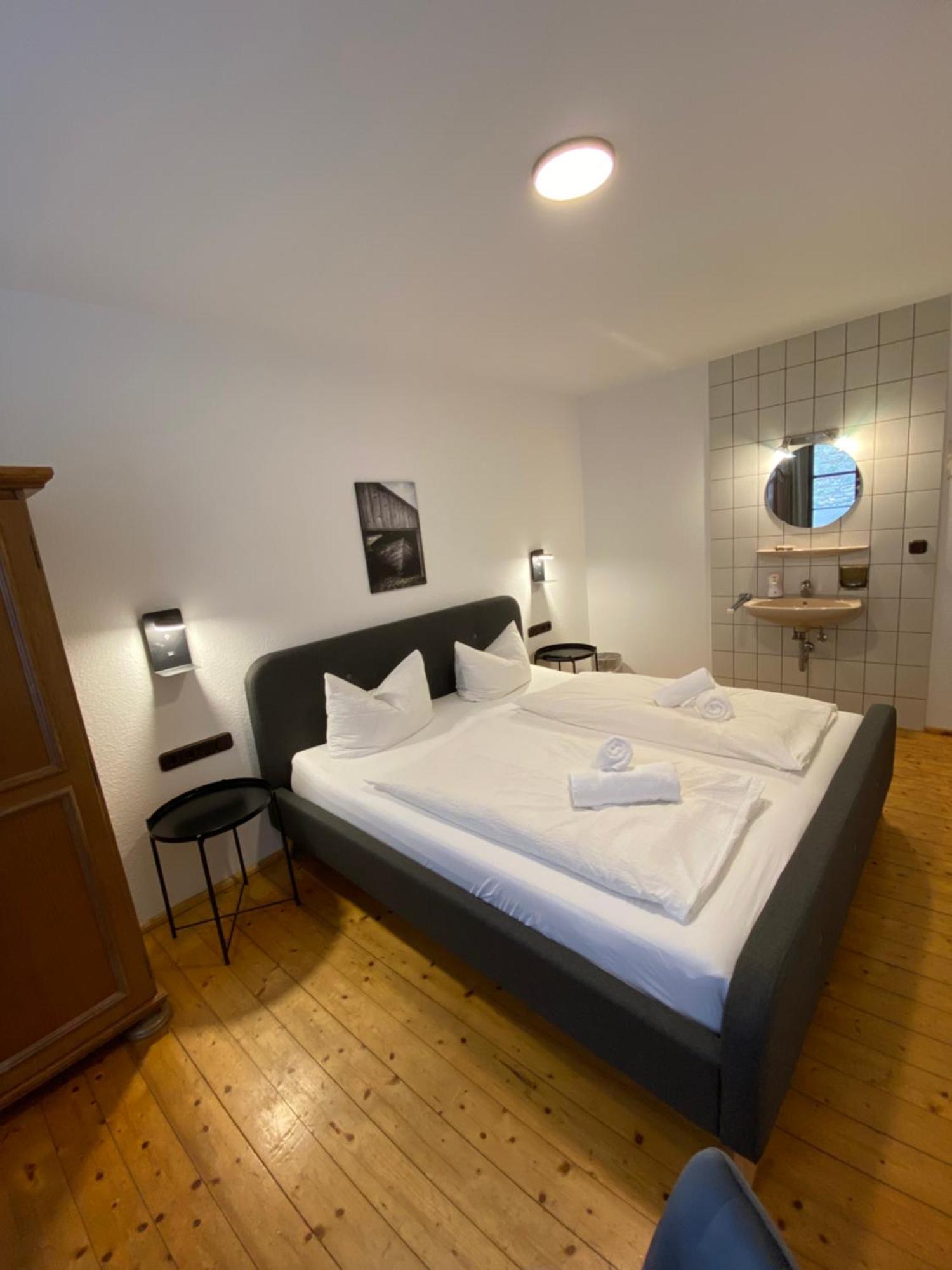 מרקטברייט Gasthof Zum Goldenen Schiff - Lehm, Stil & Altstadtflair מראה חיצוני תמונה